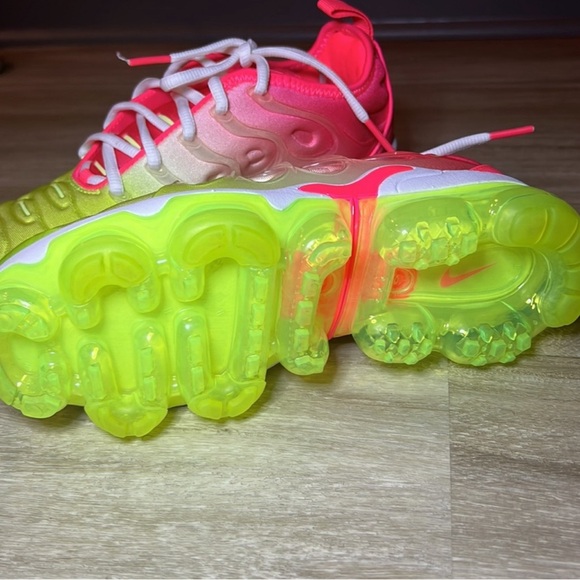 Vapormax Plus • Size 5.5 - Picture 7 of 8